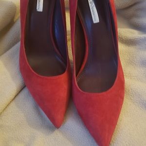 Like New Designer BCBG Generation Red Suede Pumps